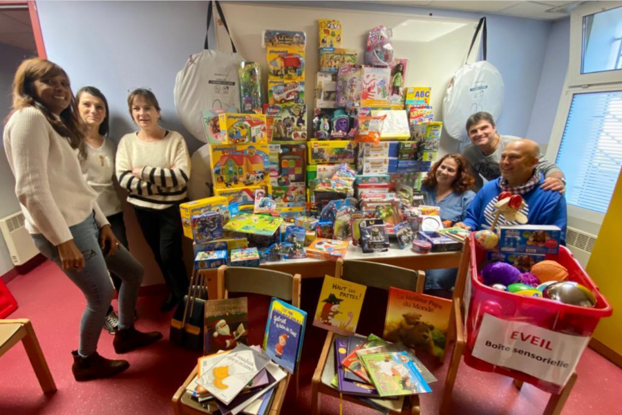 Don de jouets pour les enfants du service